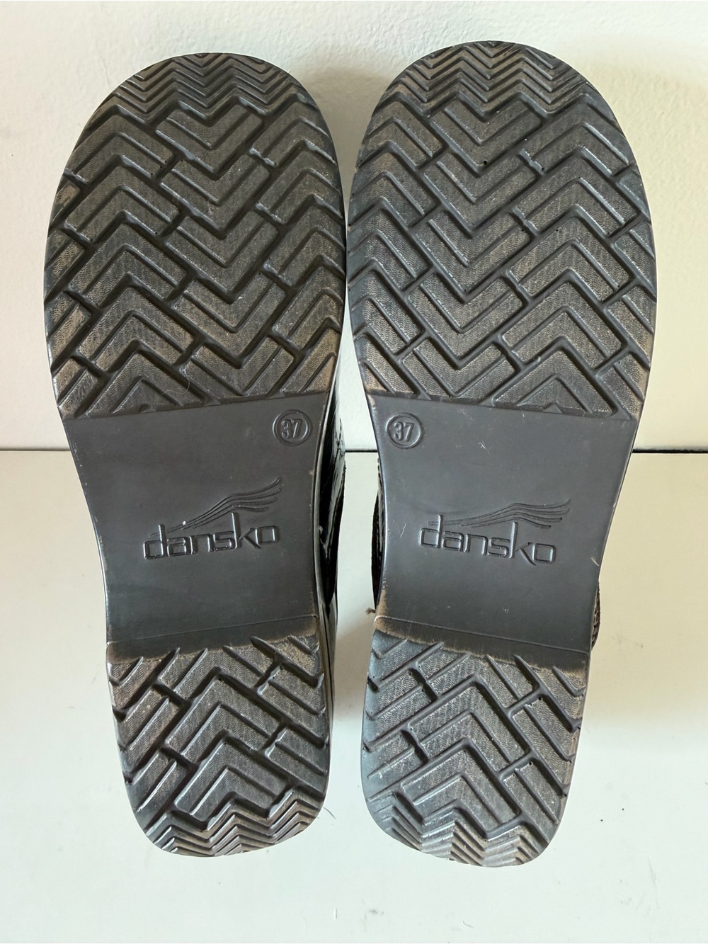 Dansko Women’s Embossed Metallic‎ Brown Clogs. Sz 37 (6.5-7) - Picture 10 of 12